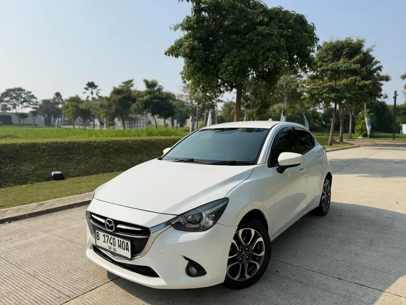 Mazda 2 R 2015