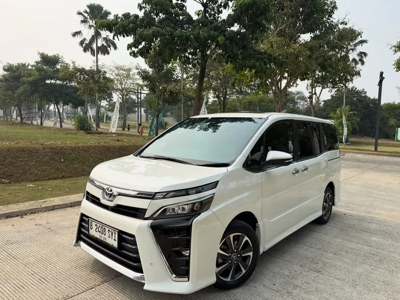 Toyota Voxy 2.0 2018